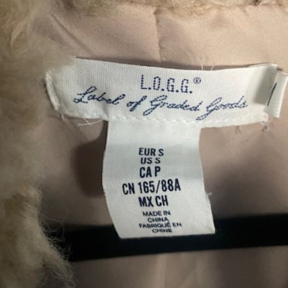 Fuzzy coat - Picture 2 of 3